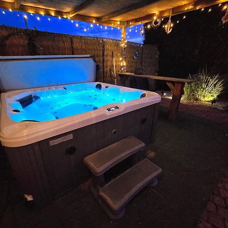 סינט אנלנד De Corner Van Zeeland Met Jacuzzi מראה חיצוני תמונה